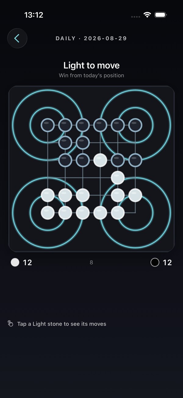 Loopstone Daily challenge showing a full Surakarta board and Light to move